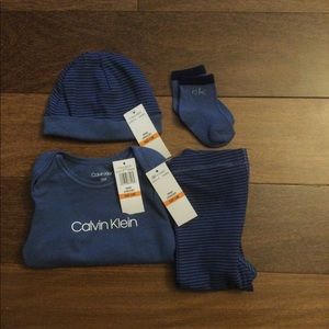 12m Calvin Klein 4 piece outfit